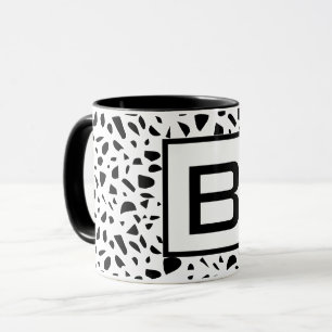Terrazzo Schwarz-weiße Monogramm, initial fett Tasse