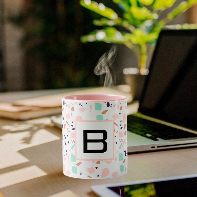 Terrazzo, weißes Pfefferminzmonogramm Tasse (Von Creator hochgeladen)