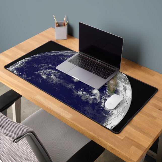Terre Avec Trois Cyclones Tropicaux Dans Le Pacifi (Bureau 2)