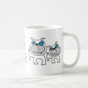 Terrier et tasse de bouledogue