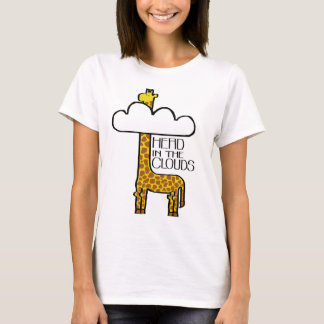"Tête T-shirt de dames de girafe dans nuages"