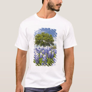 Texas bluebonnets (Lupinus texensis) und Eiche T-Shirt