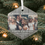Text 3 Foto Merry & Verheiratet Gray Imitate Holz Ornament Aus Glas<br><div class="desc">Feiern Sie einen fröhlichen 1. Urlaub als Neuvermählte mit einer maßgeschneiderten 3-Foto-Collage "Merry & Verheiratet" graue Imitate aus sechseckigen Glasschmuck. Bilder und alle Formulierungen auf dieser Vorlage sind einfach zu personalisieren "Unser erstes Weihnachten, "Merrily Ever After", oder anderen Text. (IMAGE PLACEMENT TIP: Eine einfache Möglichkeit, ein Foto genau so zu...</div>