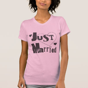 Texte noir avec le T-shirt marié de coeur juste