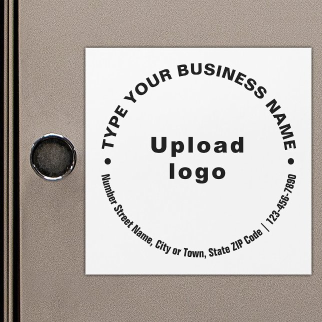 Textes d'affaires circulaires sur carte magnétique (Build brand name awareness. Circular pattern texts of business brand on white magnetic card.)