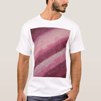 Textur aus gegossenem Stoff, lila-rosa abstrakt. T-Shirt