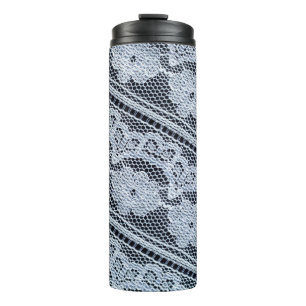 Textur, Hintergrund, Muster. weiße Spitzenstoffe. Thermosbecher