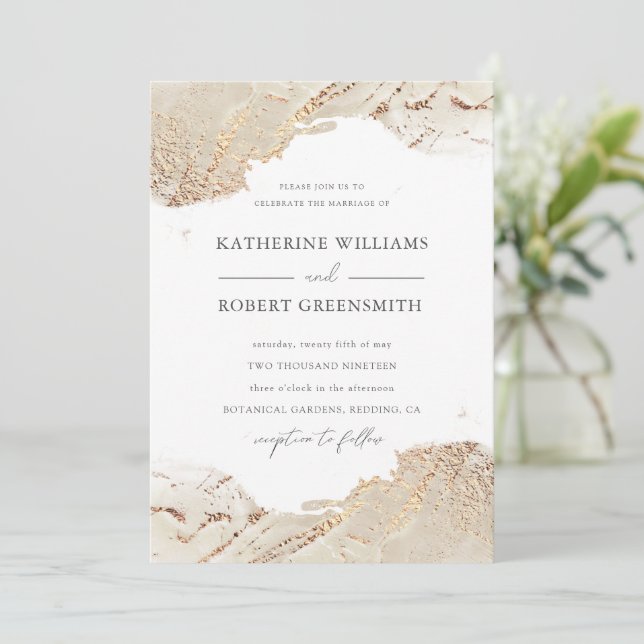 Textured Gold Imitate Foil Elegante Hochzeit Einla Einladung (Stehend Vorderseite)