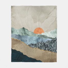 Texturierte Bergschichten mit Sonnenuntergang Fleecedecke