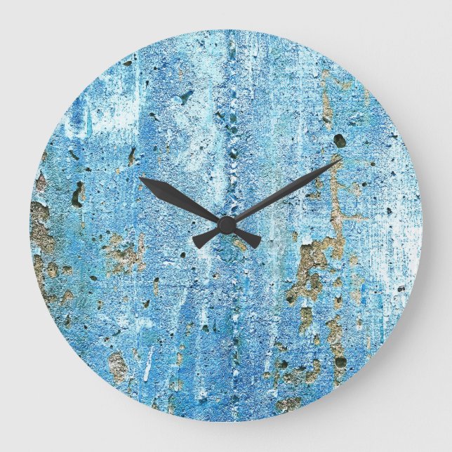 Texturierte Betonwand, Rostflecken. Große Wanduhr (Vorderseite)