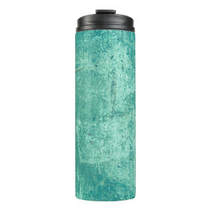 Texturierte Vintag gestrippte blaue Wand. Hintergr Thermosbecher