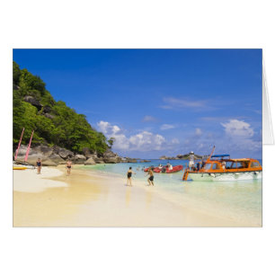 Thailand, Andaman-Meer. Passagiere an Land bei