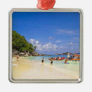 Thailand, Andaman-Meer. Passagiere an Land bei Silbernes Ornament