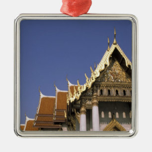 Thailand, Bangkok. Morgensonne spiegelt sich in Ornament Aus Metall
