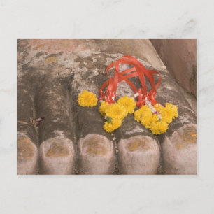 Thailand, Buddhas Füße und Marigold-Angebot Postkarte