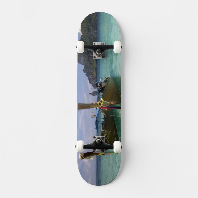 Thailand, Phi Phi Don Island, Yong Kasem Beach, Skateboard (Vorderseite)