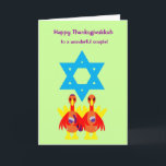 Thanksgivukkah Funny Turkeys Weinkarte Feiertagskarte<br><div class="desc">Eine humorvolle originale c.a.teresa Illustration Grußkarte oder Einladung eines Putenpaares mit einem Glas koscheren Wein mit schönem Stern von David Hintergrund. Die perfekte Mischung aus Erntedank und Hanukka, die dieses Jahr zusammenfallen wird. Diese farbenfrohen Festkarten können auch im Inneren mit Ihrem eigenen Foto oder Ihrer eigenen Nachricht angepasst werden! Dieses...</div>