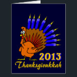 Thanksgivukkah Menurkey Gruß-Karten 2013<br><div class="desc">Schicken Sie Thanksgivukkah 2013 Wünsche mit dieser klassischen menurkey Karte dieses Chanukka! Aufmachung eines lustigen Cartoontruthahns mit einem menorah für einen Schwanz. Ein Chanukka-Erntedank tritt nicht für andere 77.000 Jahre auf! Ergreifen Sie einige große Andenkenkarten für diese Sobald-in-ein-Lebenszeitfeier. Wählen Sie diese coole Grafik auf drei Kartengrößen, ändern Sie die Hintergrundfarbe,...</div>