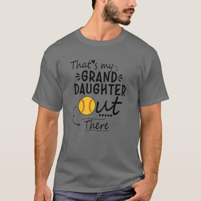 That's My Granddaughter Out There Softball Grandma T-Shirt (Vorderseite)