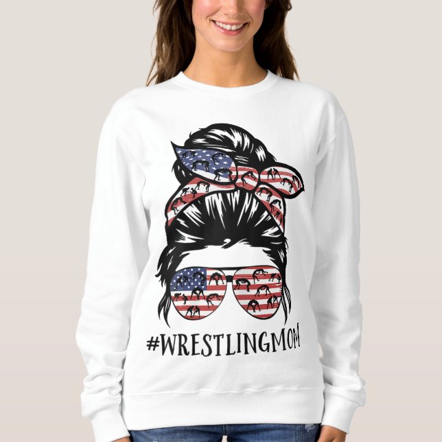 The America Flag Messy Bun Wrestling Mama Life Sweatshirt (Vorderseite)