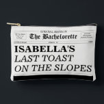 The Bachelorette Newspaper Last Toast On The Slope Zubehörtasche<br><div class="desc">Hit the slopes in style with The Bachelorette Newspaper – Last Toast On The Slopes Accessory Pouch! Inspired by chic après-ski vibes, this newspaper-style pouch is perfect for storing party essentials like makeup, mini toiletries, sunglasses, or travel must-haves while keeping your bachelorette weekend organized and stylish. Fully customizable, you can...</div>