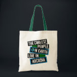 The Coolest People on Earth Live in Arcadia Tragetasche<br><div class="desc">This design features bold, layered text with the phrase "The Coolest People on Earth Live in Arcadia" in a striking cool color palette. A globe graphic, integrated with coordinating blue and green blocks, symbolizes the city's global appeal. The design is suitable for showcasing local pride, as it boldly declares Arcadia's...</div>