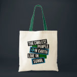 The Coolest People on Earth Live in Sunol Tragetasche<br><div class="desc">This design features bold, layered text with the phrase "The Coolest People on Earth Live in Sunol" in a striking cool color palette. A globe graphic, integrated with coordinating blue and green blocks, symbolizes the city's global appeal. The design is suitable for showcasing local pride, as it boldly declares Sunol's...</div>
