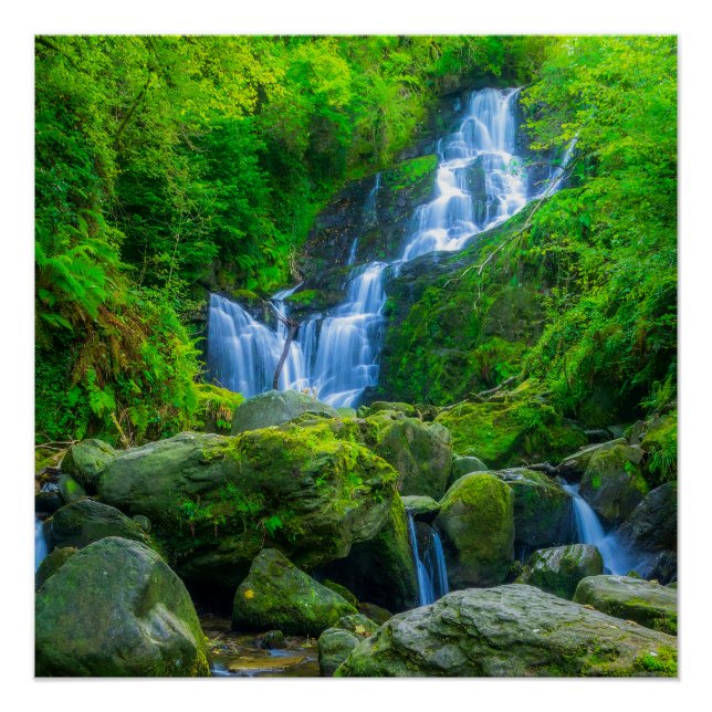 The Enchanting Cascade of Torc Waterfall Poster (Vorderseite)