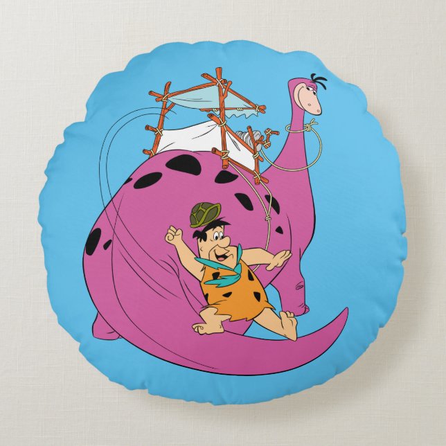 The Flintstones | Fred Sliding Down Tail Rundes Kissen (Vorderseite)