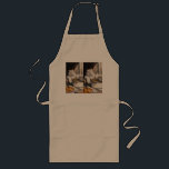 The Gentle Tiger Chef Lange Schürze<br><div class="desc">In a sunlit kitchen that feels both rustic and peaceful, a white tiger has taken on the role of chef. With calm confidence, the striped cook leans over a simmering pot, carefully stirring a hearty golden stew. Steam rises in soft curls while a plate of crisp, golden food rests nearby,...</div>