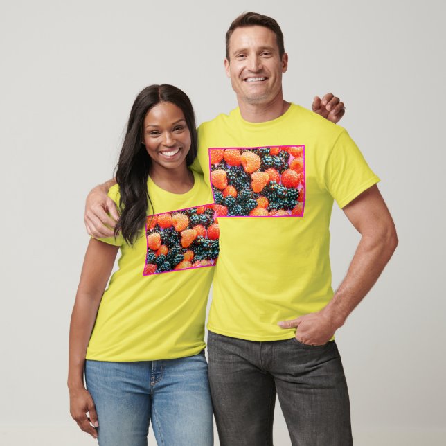 "The Mix of Berries" Niedliches Foto. Jetzt kaufen T-Shirt (Unisex)