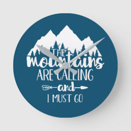 The Mountains Are Calling and I Must Go Runde Wanduhr