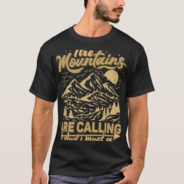 The Mountains Are Calling & I Must Go  Mountains Q T-Shirt (Vorderseite)