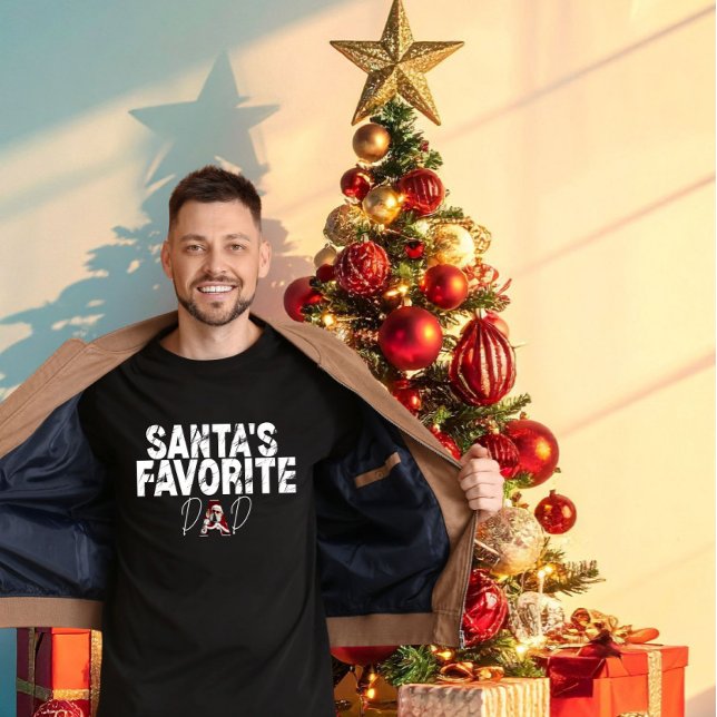 The Perfect Gift for Dad: "Santa's Favorite Dad"  T-Shirt (Von Creator hochgeladen)