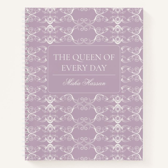 The Queen of Every Day Journal | Personalized Name Notizbuch (Vorderseite)