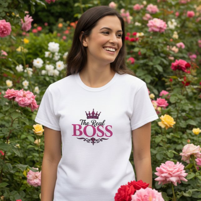 The Real Boss Women’s Graphic Tee (Von Creator hochgeladen)