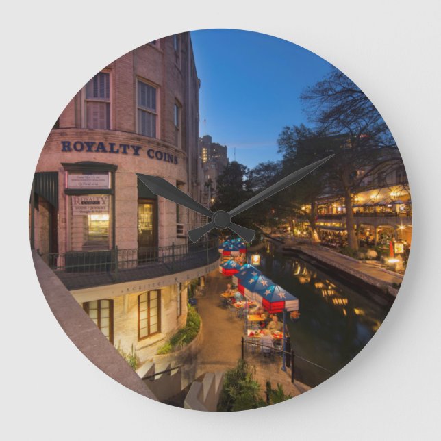 The Riverwalk At Dusk In Downtown San Antonio 2 Große Wanduhr (Vorderseite)