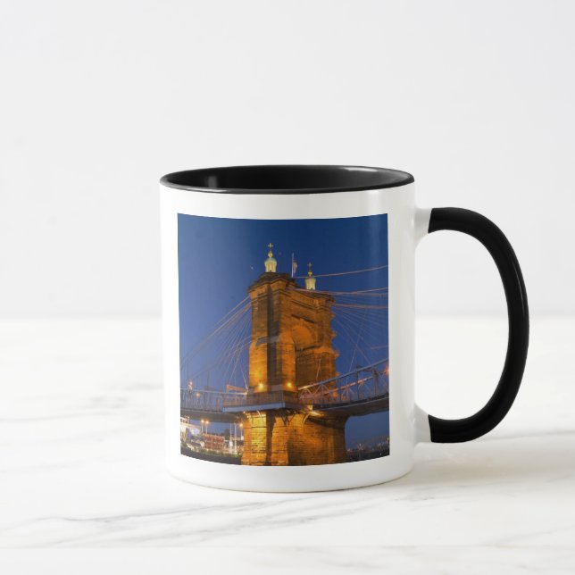 The skyline of Cincinnati, Ohio, USA at dusk Tasse (Rechts)