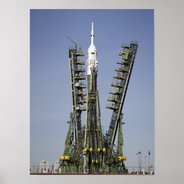 The Soyuz rocket is erected into position 4 Poster (Vorne)