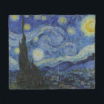 The Starry Night (Vincent van Gogh) (berühmte Kuns Fleecedecke<br><div class="desc">Dieses Design zeigt ein berühmtes Gemälde des niederländischen postimpressionistischen Malers Vincent van Gogh (1853-1890). Es zeigt den Blick aus dem nach Osten gerichteten Fenster seines Asylzimmers in Saint-Rémy-de-Provence, kurz vor dem Sonnenaufgang; van Gogh fügte der Szene auch ein imaginäres Dorf hinzu. "The Starry Night" ist eines der bekanntesten Gemälde in...</div>
