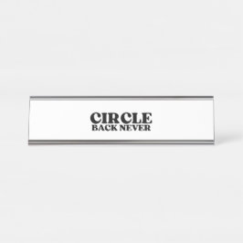The Status Marker | Circle Back Never Executive  Schreibtischnamensplakette