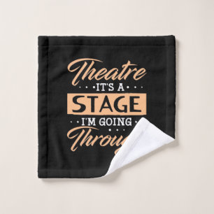 Theater ist es eine Bühne Schauspieler durch gehen Waschlappen