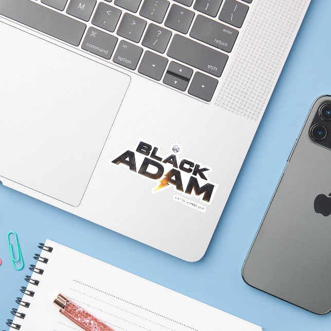 Theaterlogo von Black Adam Aufkleber (Laptop mit iPhone)