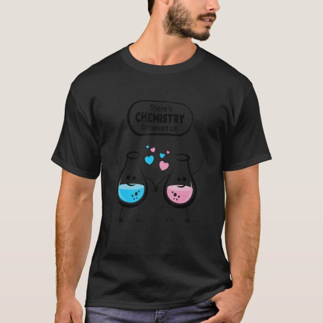 There's Chemistry Between Us Funny Science Valenti T-Shirt (Vorderseite)