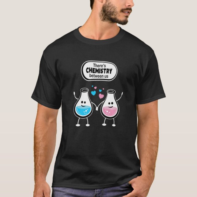 There's Chemistry Between Us Funny Science Valenti T-Shirt (Vorderseite)
