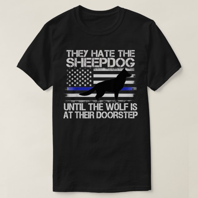 They Hate The Sheepdog Thin Blue Line Police K9 Gi T-Shirt (Design vorne)