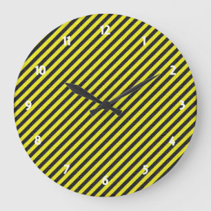 Thin Black and Yellow Diagonal Stripes Große Wanduhr