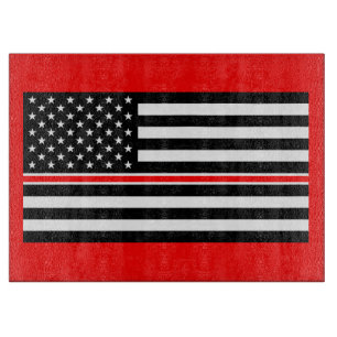 Thin Red Line Flag: Feuerwehrmann Heldengedenkfeie Schneidebrett