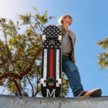 Thin Red Line Personalisiert Patriotic Feuerwehrma Skateboard<br><div class="desc">Thin Red Line Skateboard - Amerikanische Flagge in Firefighter Flag Farben, Not Design . Personalisieren Sie dieses Feuerwehrskateboard mit Monogramm Initial. Dieses personalisierte Feuerwehrskateboarddeck ist ideal für Feuerwehrleute, Feuerwehrleute, Feuerwehrmann, Abschluss und Ruhestandsgeschenke. COPYRIGHT © 2020 Judy Burrows, Black Dog Art - Alle Rechte vorbehalten. Thin Red Line Personalisiert Patriotic Feuerwehrskateboard...</div>