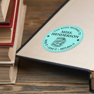 This Book Belongs To Personalized Light Blue Runder Aufkleber